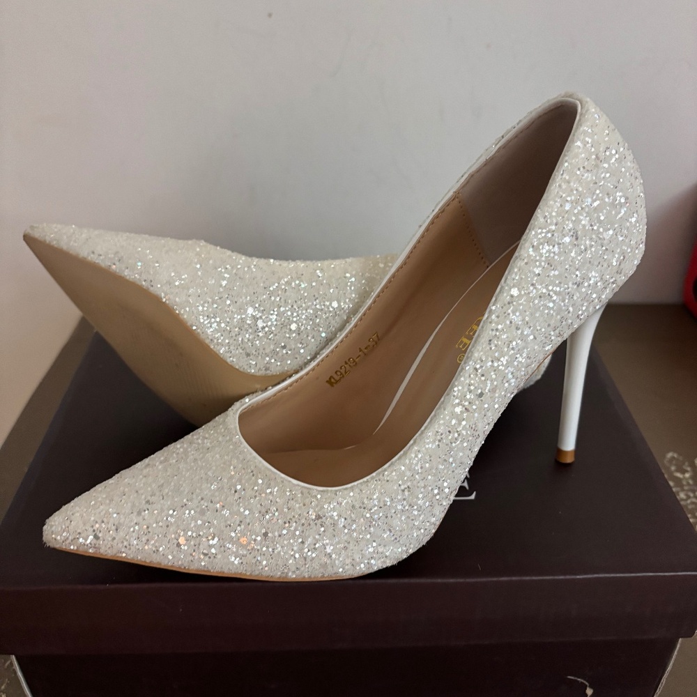 White gliter high heels